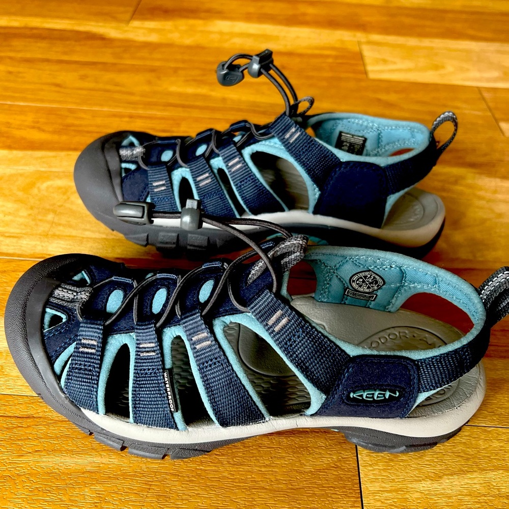New Women’s Keen brand Newport style, blue and gray waterproof sandals, size 7.5